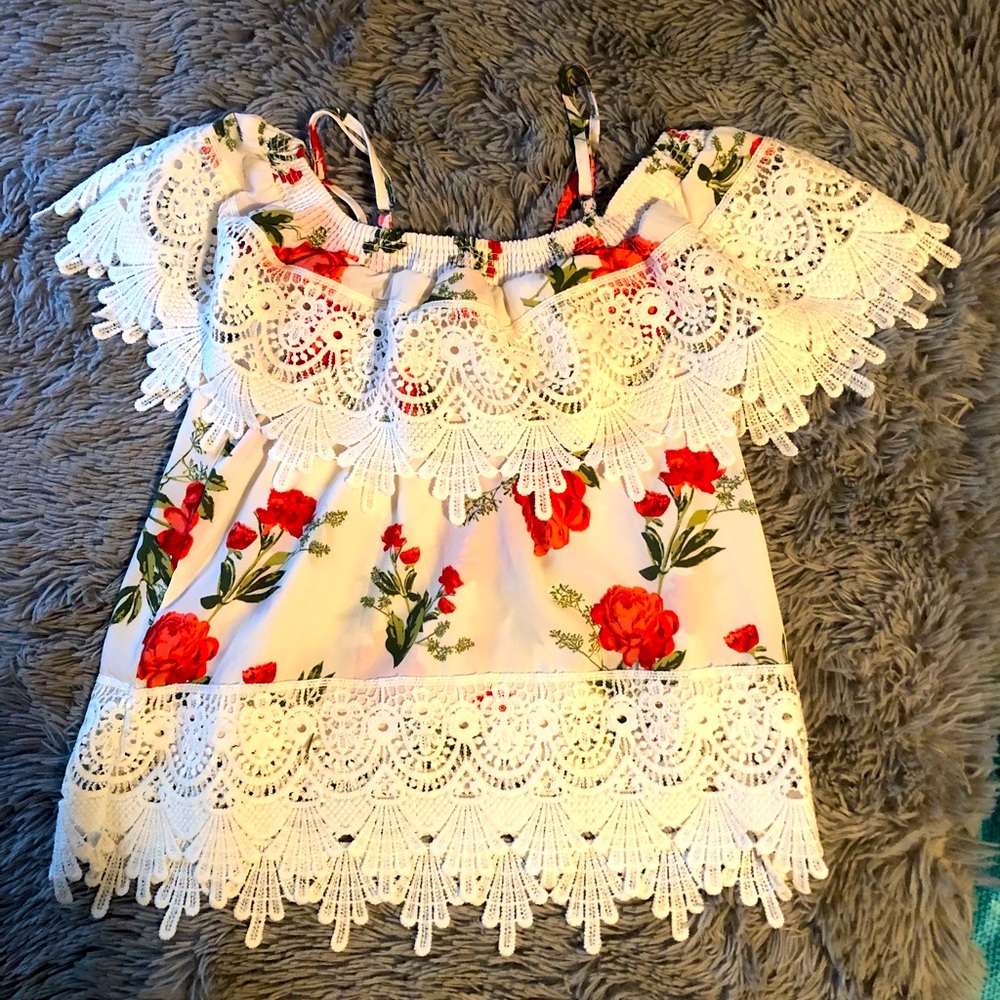 Shoulderless with straps summer shirt